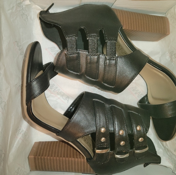 Adriana, New York Heeled Sandals - Women's - Picture 3 of 4